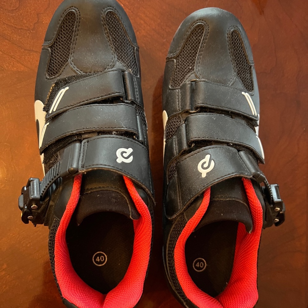 Peloton biking shoes. Size 40